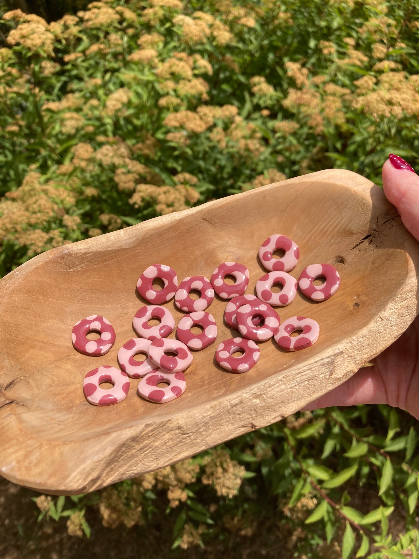 Pampilles mini Kira fond bordeaux pois rose
